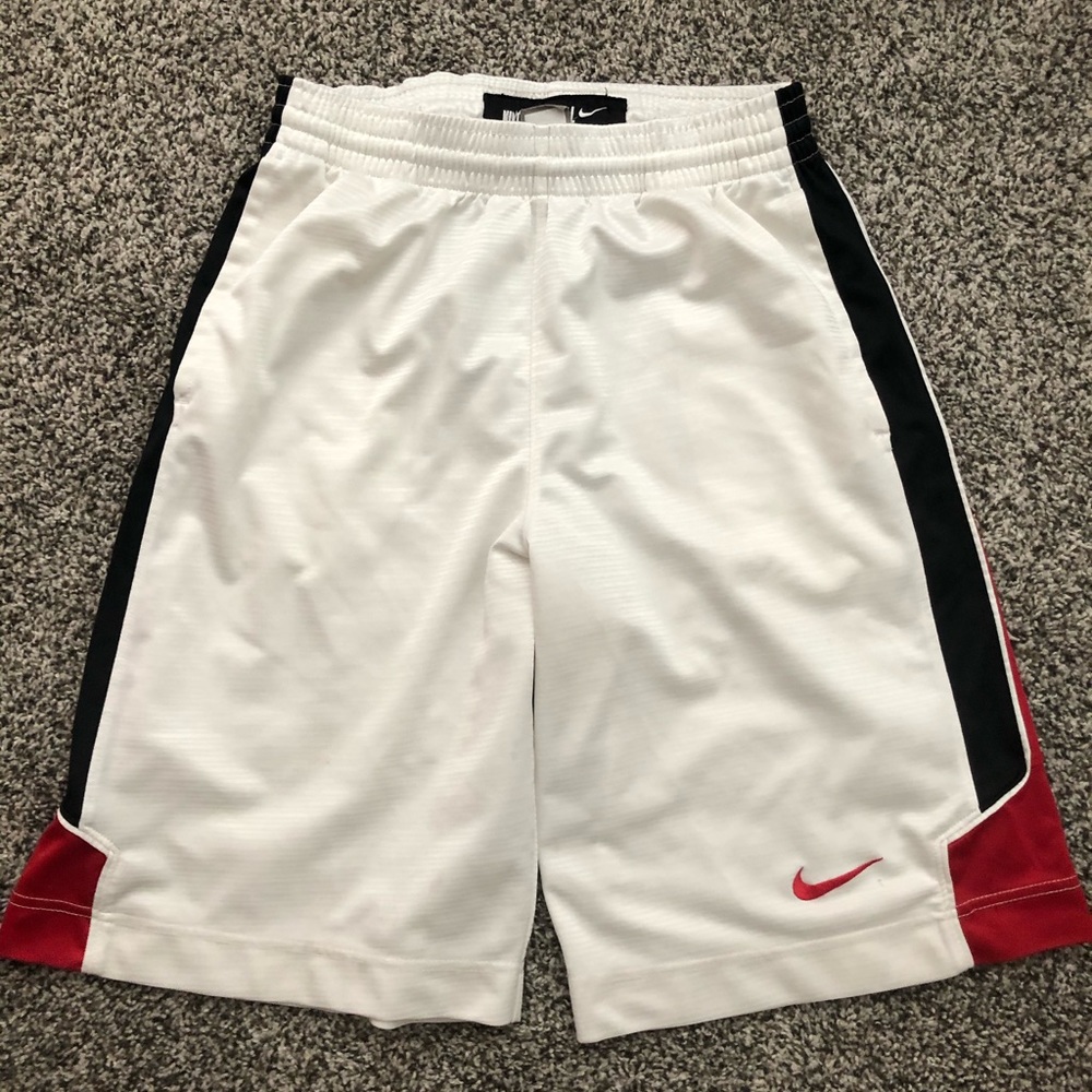 Nike Basketball shorts sz M